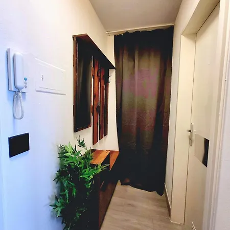 Modernes Industrial 아파트 *
